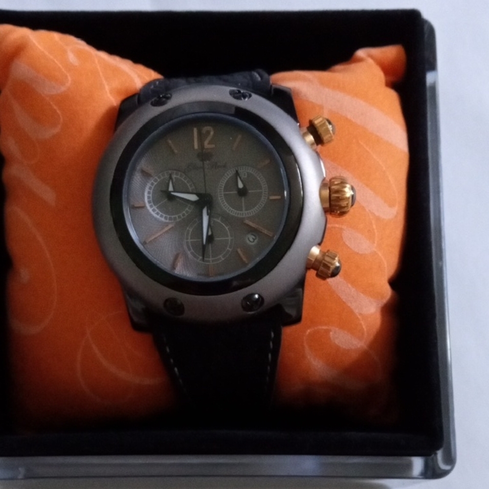 Men's Black and Gold Chronograph Watch